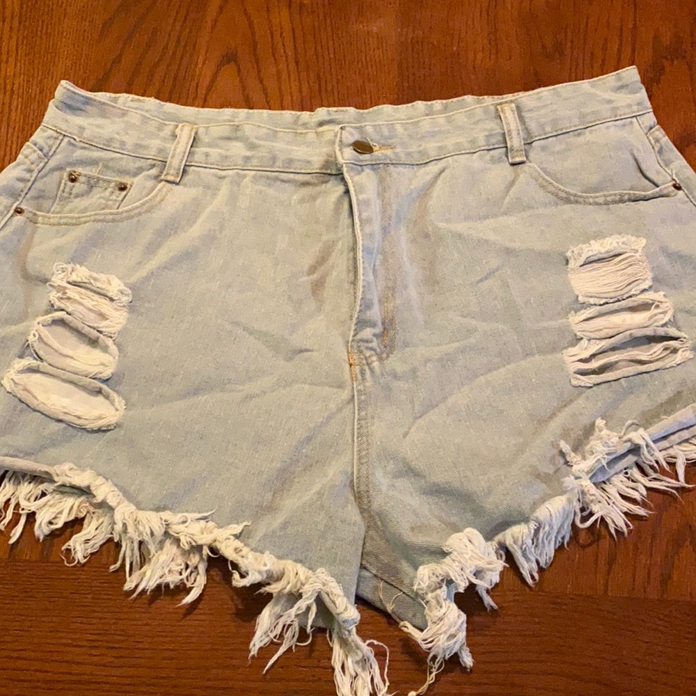 Women’s cutoff shorts - Picture 1 of 5
